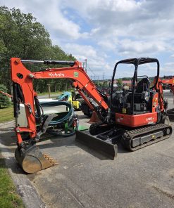 Excavator 8,300 lbs - Kubota U35 with Hydraulic Thumb (Open Cab)